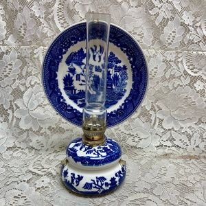 Vintage, Rare,  Beautiful 4-pc Blue Willow Oil Lamp with Reflector 9in x 6in